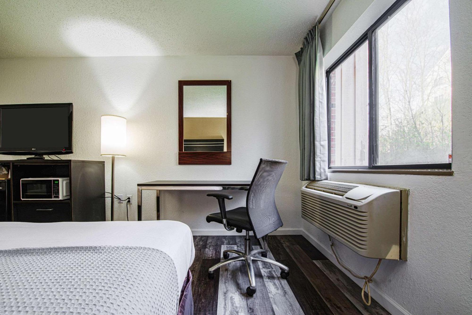 Econo Cleveland Southeast - Kent Lodge *